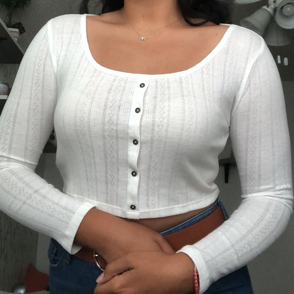 White long sleeve scoop neck crop shirt
